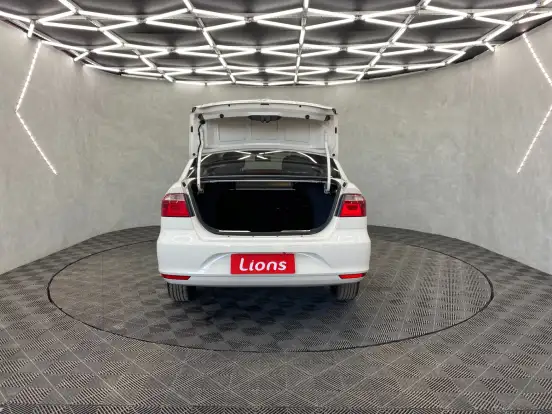 VOLKSWAGEN-VOYAGE-2018