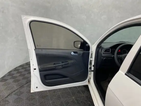 VOLKSWAGEN-VOYAGE-1.6 MSI TOTALFLEX TRENDLINE 4P MANUAL VOLKSWAGEN-VOYAGE-2018