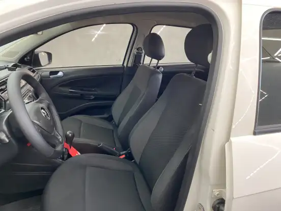 VOLKSWAGEN-VOYAGE-2018