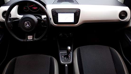 VOLKSWAGEN-CROSS UP-2016