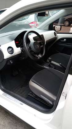 VOLKSWAGEN-CROSS UP-2016