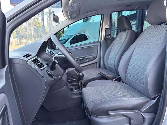 VOLKSWAGEN-FOX-2016