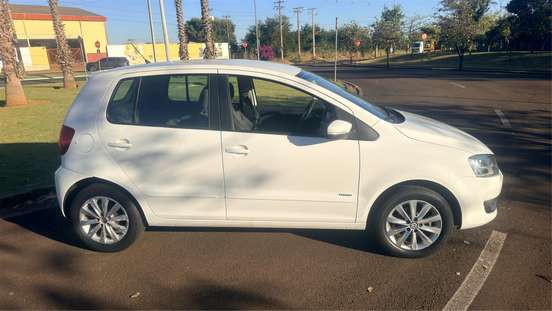 VOLKSWAGEN-FOX-2012