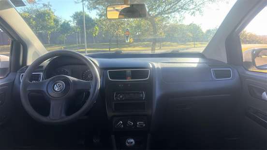 VOLKSWAGEN-FOX-2012