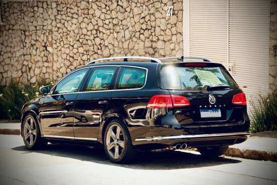 VOLKSWAGEN-PASSAT-2011