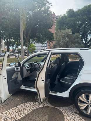 VOLKSWAGEN-T-CROSS-2019