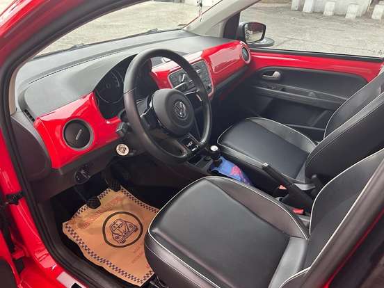 VOLKSWAGEN-UP-2014