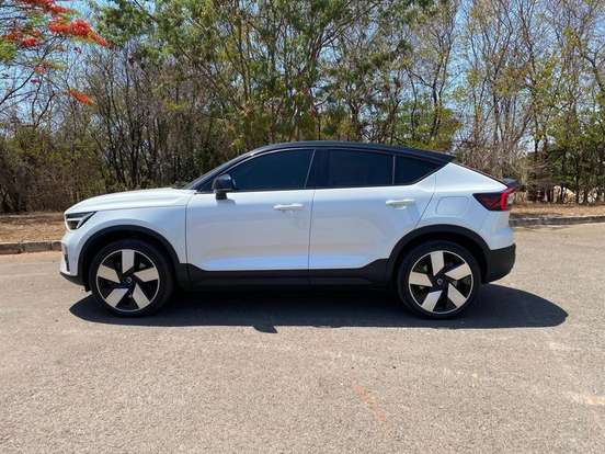 VOLVO-C40-2022