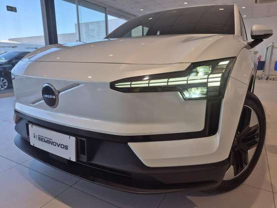 VOLVO-EX30-2024