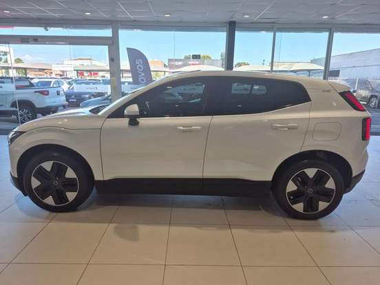 VOLVO-EX30-2024