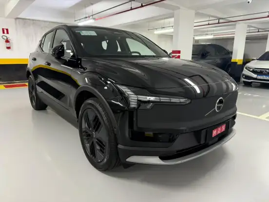 VOLVO-EX30-2025