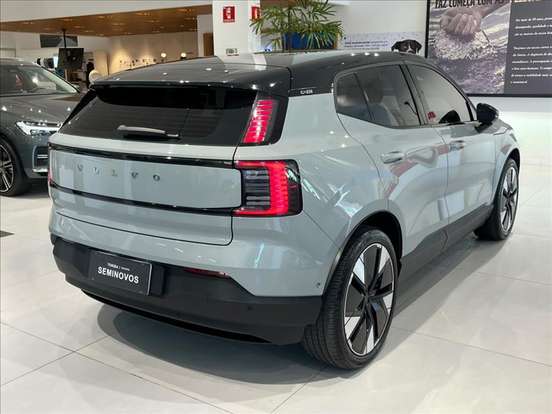 VOLVO-EX30-2024