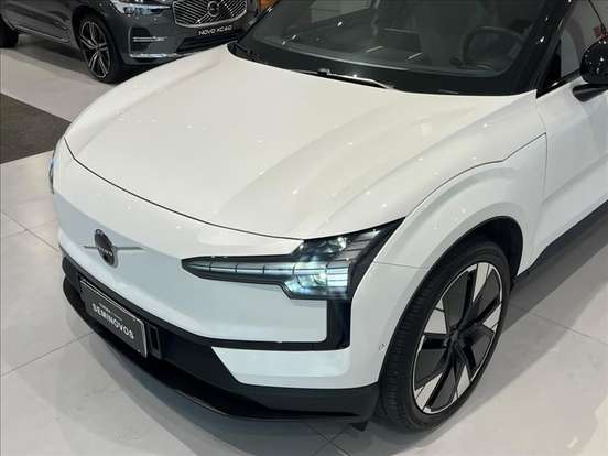 VOLVO-EX30-2024
