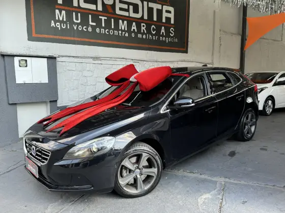 VOLVO V40 2.0 T4 DYNAMIC TURBO GASOLINA 4P AUTOMÁTICO VOLVO V40 2.0 T4 DYNAMIC TURBO GASOLINA 4P AUTOMÁTICO