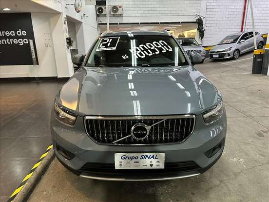 VOLVO-XC40-2021