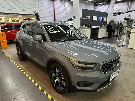 VOLVO-XC40-2021