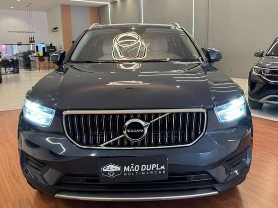 VOLVO-XC40-2021