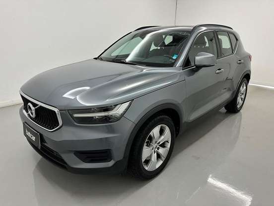 VOLVO-XC40-2018