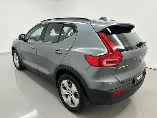 VOLVO-XC40-2018
