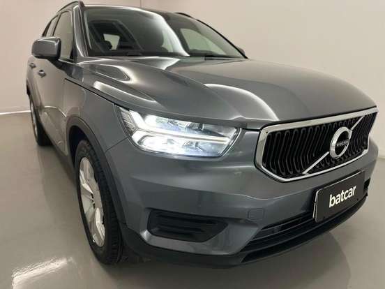 VOLVO-XC40-2018