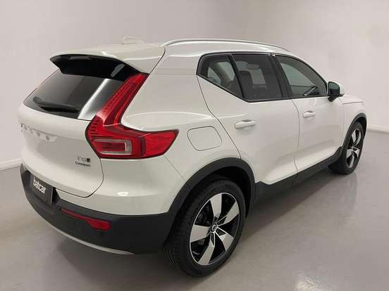 VOLVO-XC40-2018