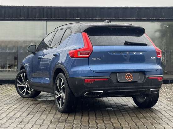 VOLVO-XC40-2019