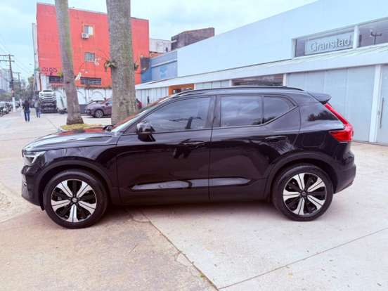 VOLVO-XC40-2022
