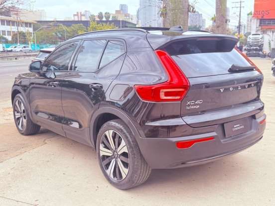VOLVO-XC40-2022