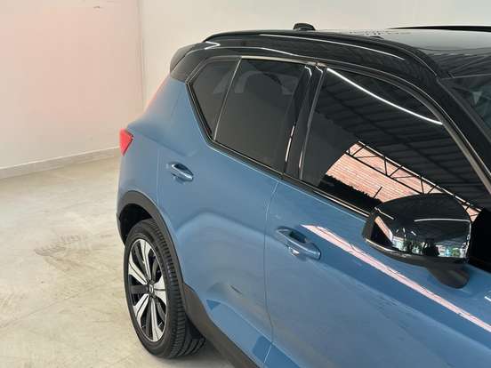VOLVO-XC40-2022