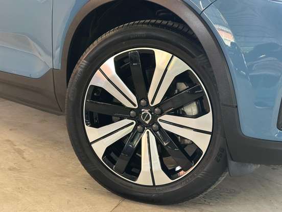 VOLVO-XC40-2022