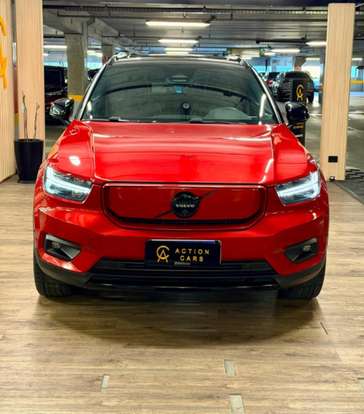 VOLVO-XC40-2021