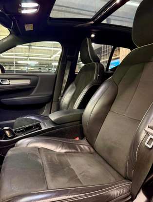 VOLVO-XC40-2021