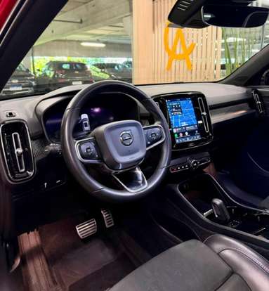 VOLVO-XC40-2021