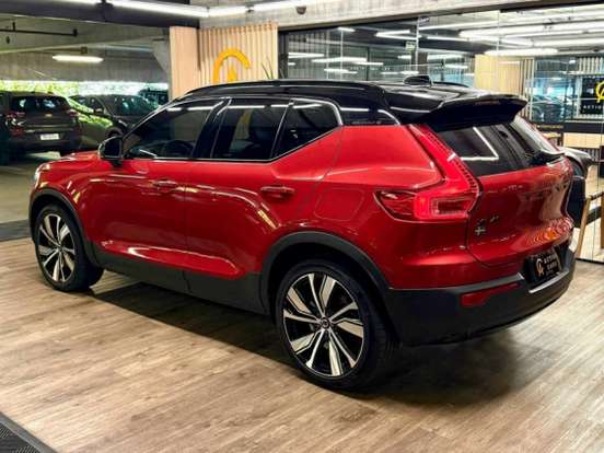 VOLVO-XC40-2021