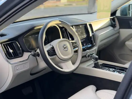 VOLVO-XC60-2019