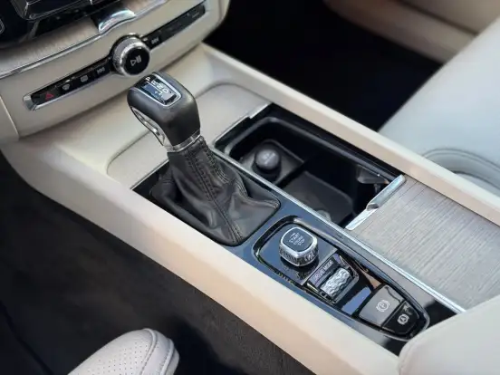 VOLVO-XC60-2019