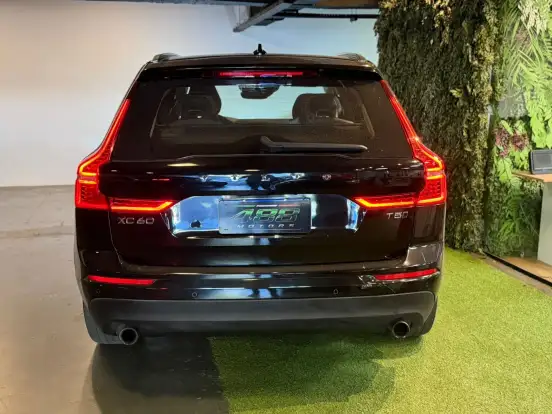VOLVO-XC60-2017