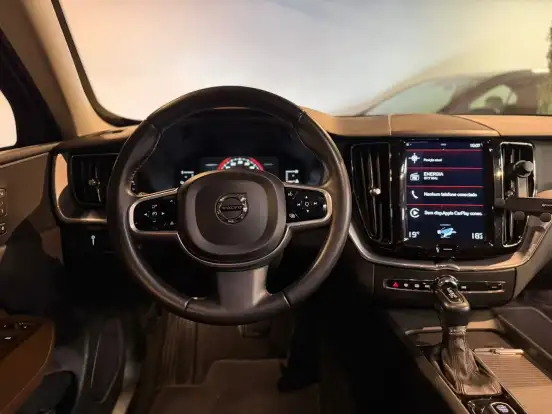 VOLVO-XC60-2.0 T5 GASOLINA MOMENTUM AWD GEARTRONIC VOLVO-XC60-2017