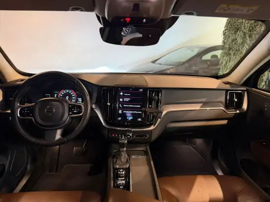 VOLVO-XC60-2.0 T5 GASOLINA MOMENTUM AWD GEARTRONIC VOLVO-XC60-2017