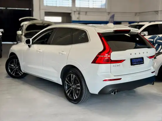 VOLVO-XC60-2.0 T5 GASOLINA MOMENTUM AWD GEARTRONIC VOLVO-XC60-2019