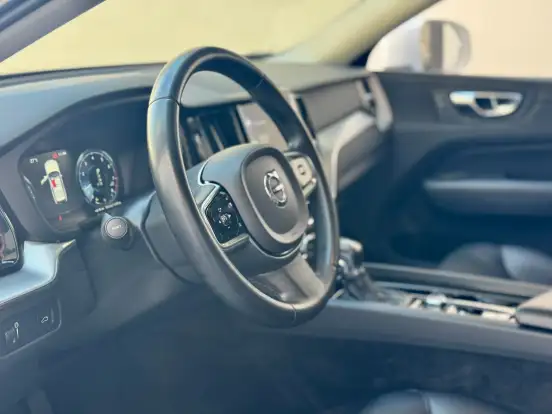 VOLVO-XC60-2019