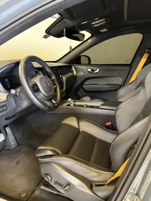 VOLVO-XC60-2023
