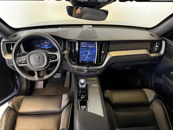 VOLVO-XC60-2023