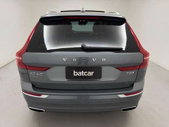 VOLVO-XC60-2017