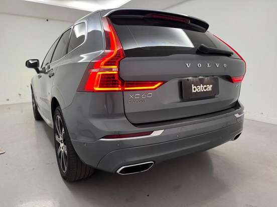 VOLVO-XC60-2017