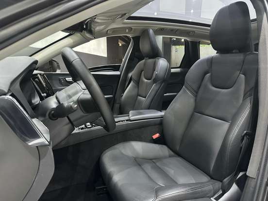 VOLVO-XC60-2020