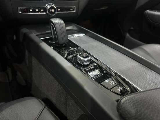 VOLVO-XC60-2.0 T8 HYBRID MOMENTUM AWD GEARTRONIC VOLVO-XC60-2020