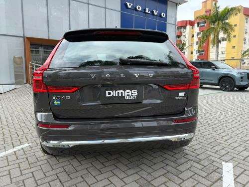 VOLVO-XC60-2023
