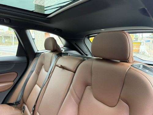VOLVO-XC60-2023
