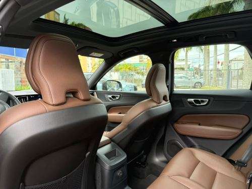 VOLVO-XC60-2023